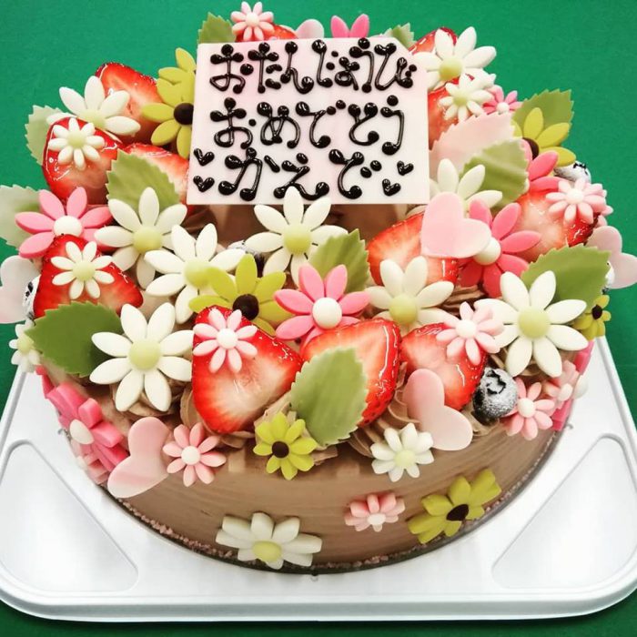 お花畑のようなバースデーケーキ 沖縄の洋菓子 ケーキ屋 ココソラおかし店