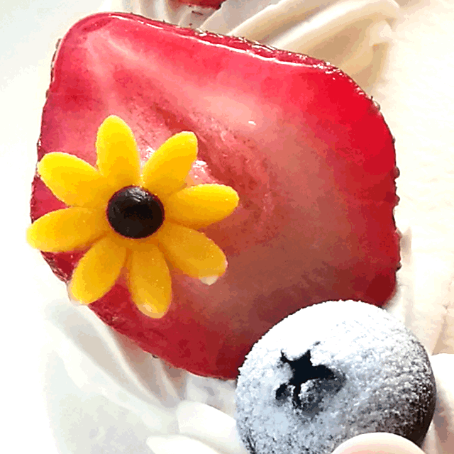 イチゴと生クリームのデコレーションケーキ