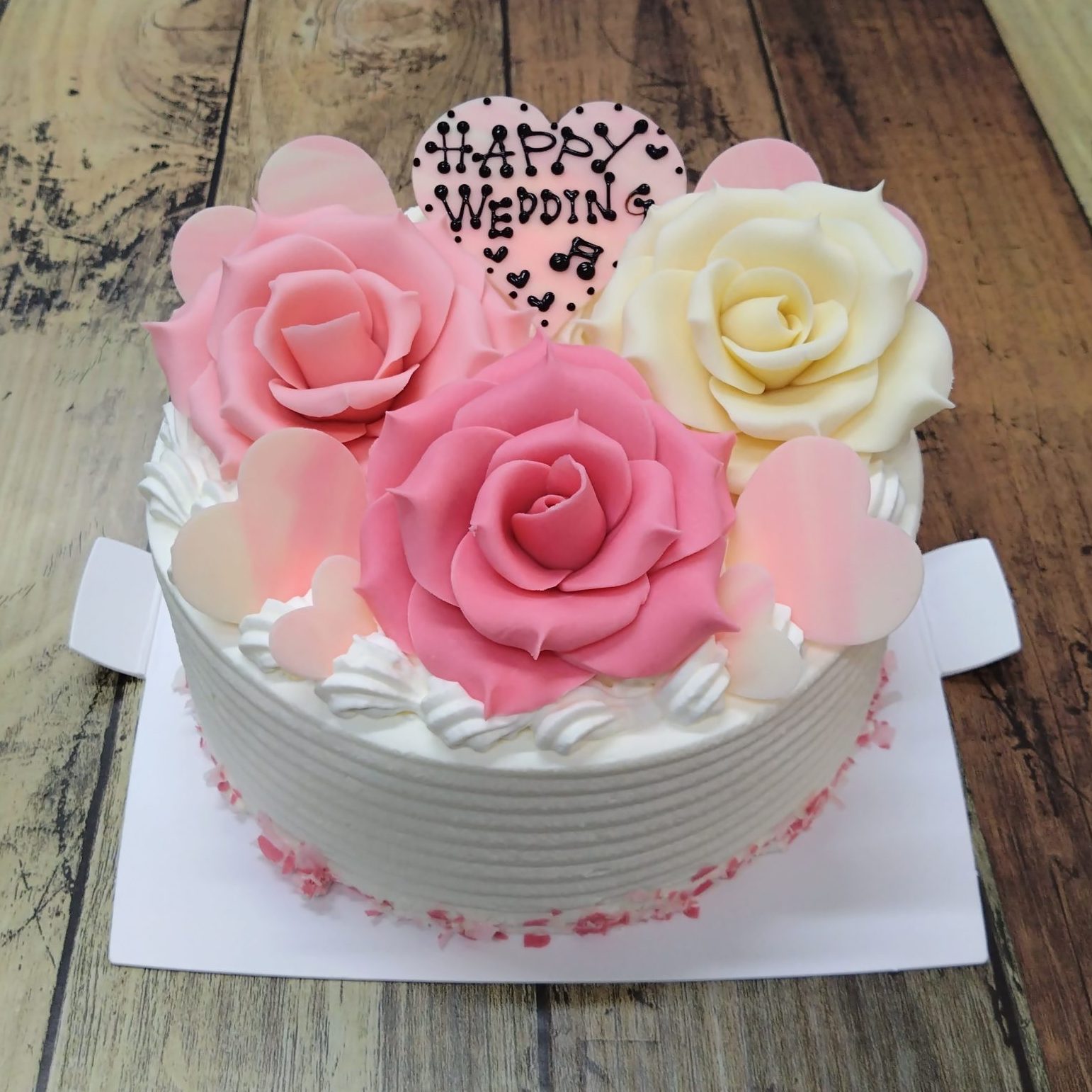 バラとハートのデコレーションケーキ